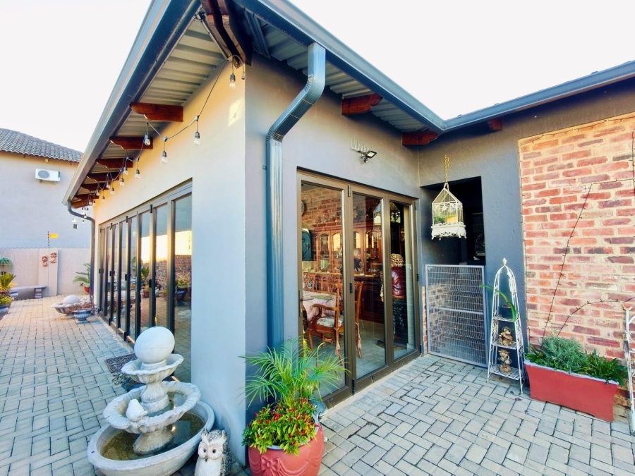 3 Bedroom Property for Sale in Mooivallei Park North West